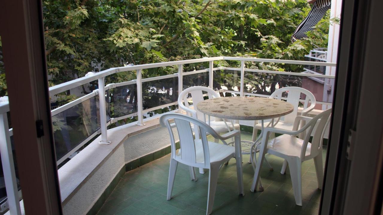 Sta. Eulalia Familias Arysal Appartement Salou Buitenkant foto
